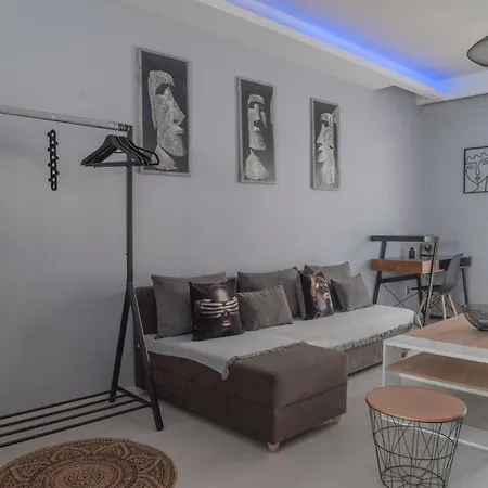 Vip Apt. Pezodromos Kalamarias *