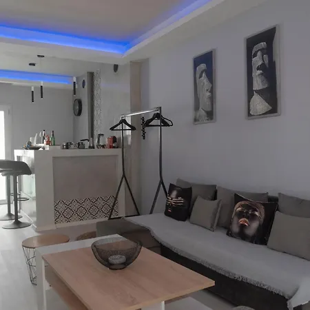 Vip Apt. Pezodromos Kalamarias *